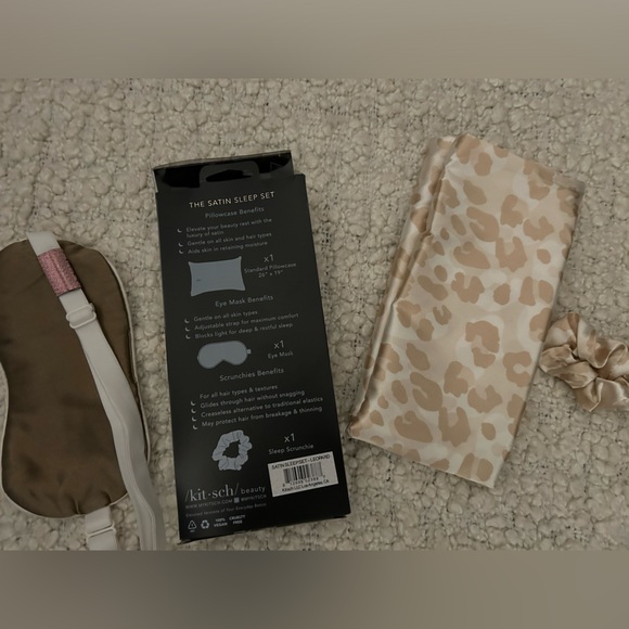 Kitsch Satin Sleep Set - Picture 2 of 3